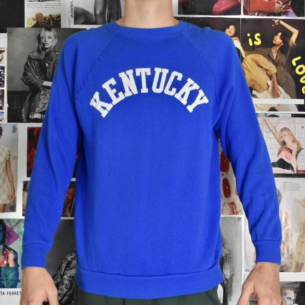 Vintage Kentucky Wildcats sweatshirt.